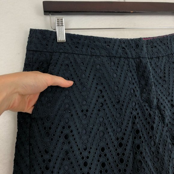 Kenar Women's Size 10 Navy Blue Eyelet Embroidered Zip Fly Casual Shorts - Picture 7 of 10